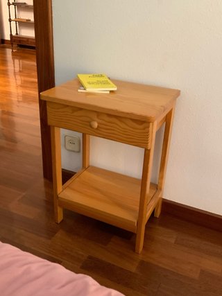 Mesita de noche de madera maciza de pino con cajón