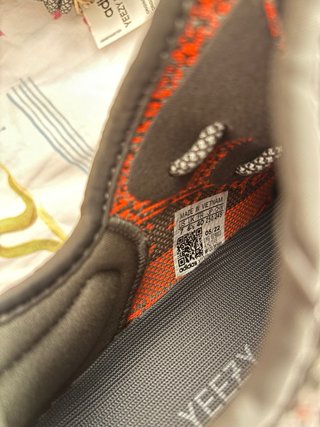 Adidas Yeezy 350 V2 Carbon Beluga 40