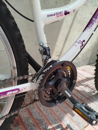 Bicicleta Morada y Blanca, sillín de gel.