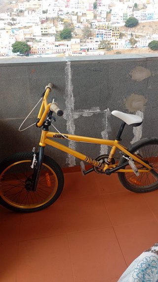 Bicicleta BMX Amarilla