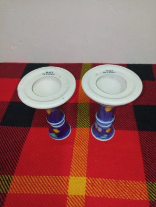 Candelabros de cerámica con frutas