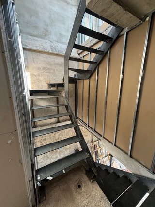 Escaleras de hierro moderna