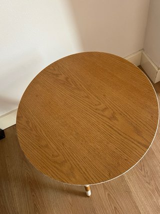 Mesa auxiliar redonda de madera