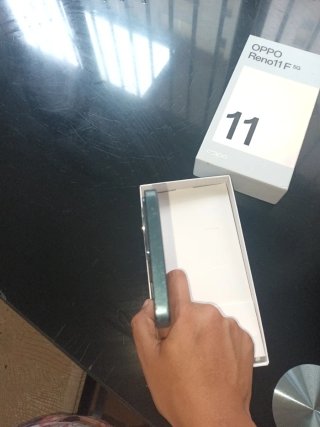 OPPO Reno11F 5G Caja