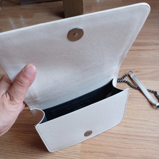 Bolso bandolera rígido Pull&Bear beige