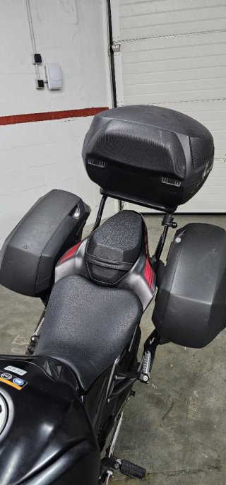 Kawasaki Z900 Negra con Maletas