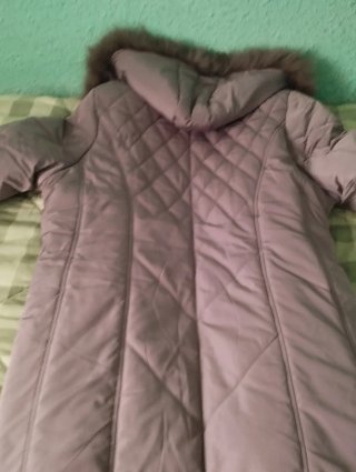 Abrigo acolchado mujer con capucha y pelo