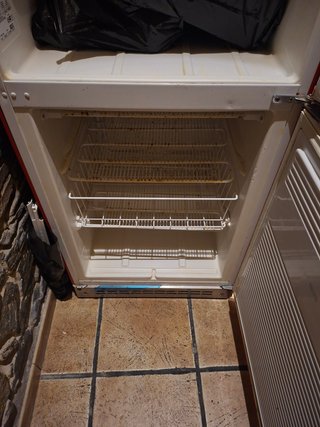 Nevera Smeg Roja 800€