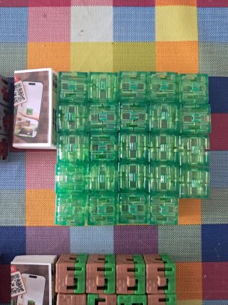 Cubo Esmeralda Minecraft Kinder Joy.