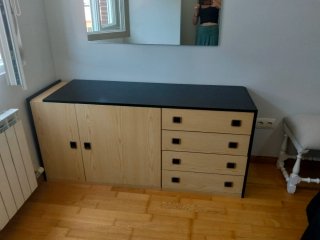 Mueble de madera y metal
