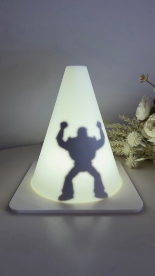 Candeeiro de mesa inspirado no filme Toy Story