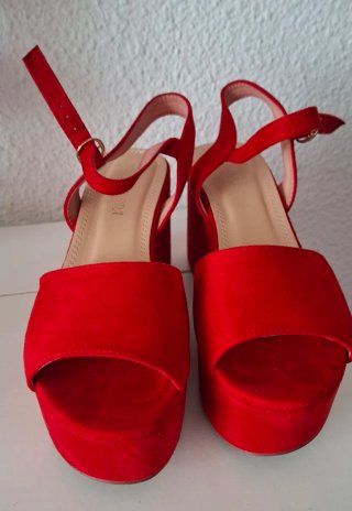 Sandalias rojas de plataforma