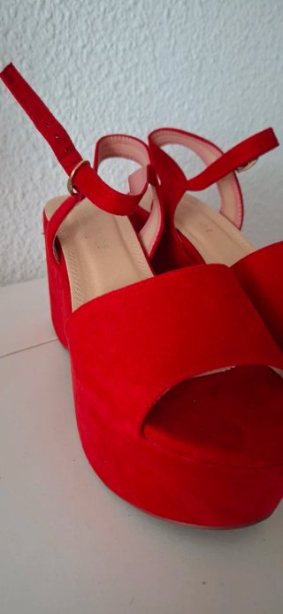 Sandalias rojas de plataforma