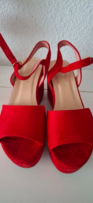 Sandalias rojas de plataforma