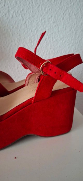 Sandalias rojas de plataforma