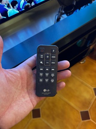 Barra de Sonido LG Negra con mando