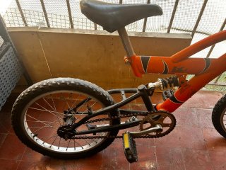 Bicicleta infantil todoterreno naranja