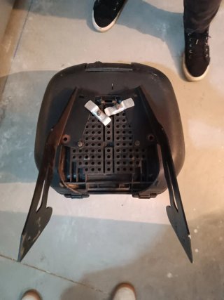 Baúl de moto negro