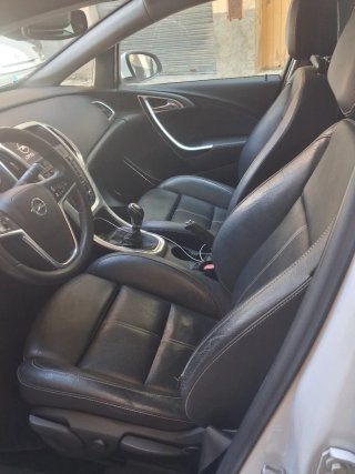 Opel Astra 2012