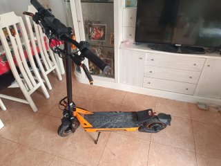 Patinete Eléctrico Naranja y Negro
