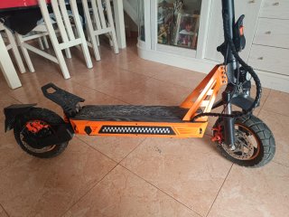 Patinete Eléctrico Naranja y Negro