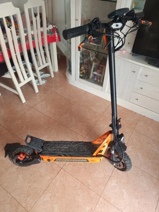 Patinete Eléctrico Naranja y Negro