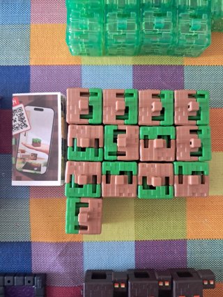 Cubo Tierra Minecraft Kinder Joy.