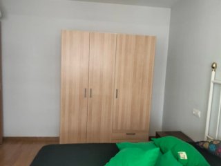 Armario de madera color beige/marrón