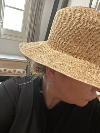 Sombrero de paja estilo panamá tejido de toquilla