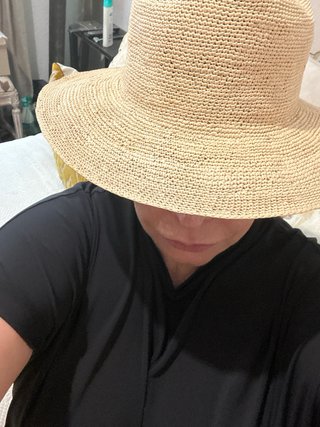 Sombrero de paja estilo panamá tejido de toquilla