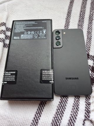 Samsung Galaxy S22 + Accessori