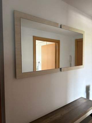 Mueble recibidor madera beige y marrón