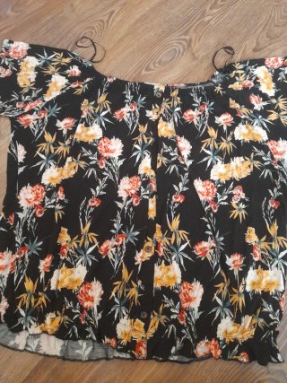 Camiseta floral mujer negra