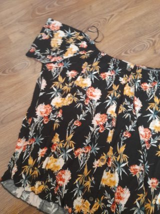 Camiseta floral mujer negra