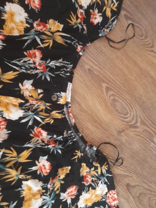 Camiseta floral mujer negra