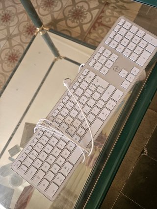 Teclado Apple Alámbrico Plata