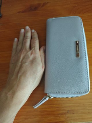 Cartera Bershka gris