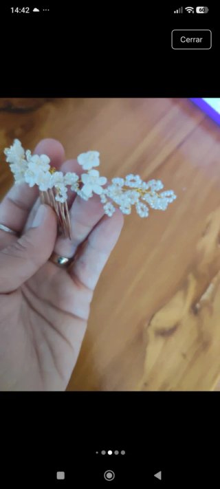 Tocado de novia con perlas y flores