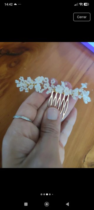 Tocado de novia con perlas y flores