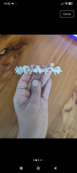 Tocado de novia con perlas y flores