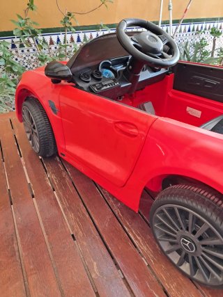 Coche eléctrico infantil rojo