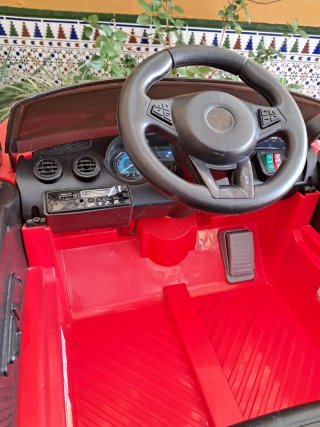 Coche eléctrico infantil rojo