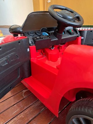 Coche eléctrico infantil rojo