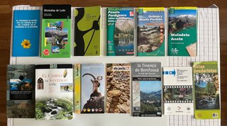 Planos y rutas senderistas varios en papel