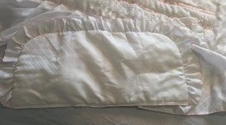 Colcha de cuna con volantes y lazos