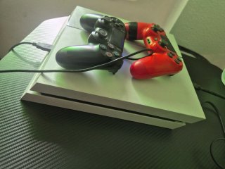 PS4 (PlayStation 4) Blanca con 2 mandos + Avengers