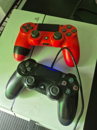 PS4 (PlayStation 4) Blanca con 2 mandos + Avengers
