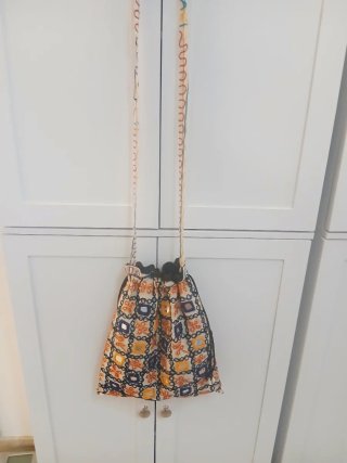 Bolso de tela bordado con espejos, hecho a mano
