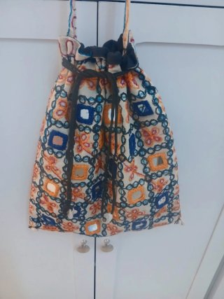 Bolso de tela bordado con espejos, hecho a mano