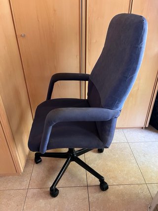 Silla de oficina grande con ruedas